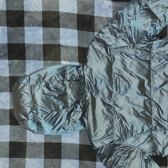 Eddie Bauer.  Lightweight puffer parka. Full-zip. Like-new.  Women's size Small. - Picture 15 of 16